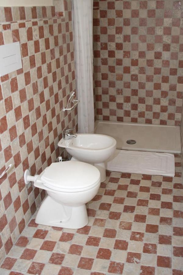Guest House Le Gemelle Luras Zewnętrze zdjęcie