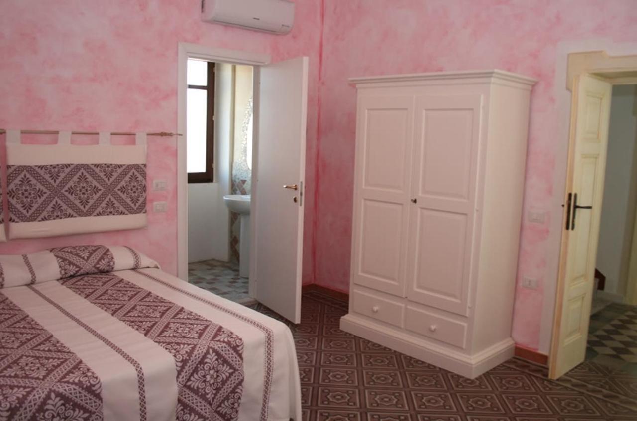 Guest House Le Gemelle Luras Zewnętrze zdjęcie