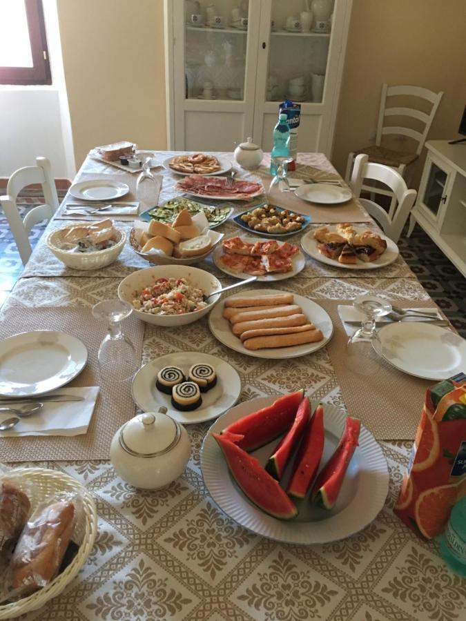 Guest House Le Gemelle Luras Zewnętrze zdjęcie