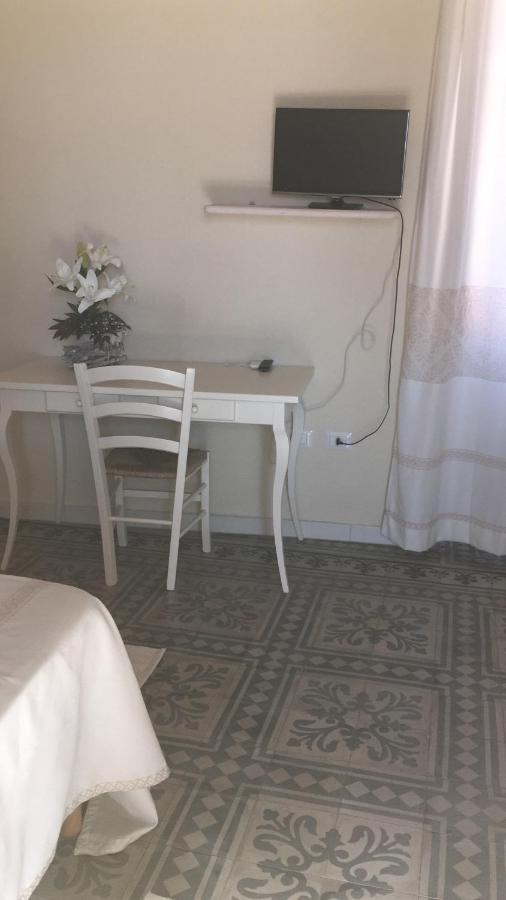 Guest House Le Gemelle Luras Zewnętrze zdjęcie